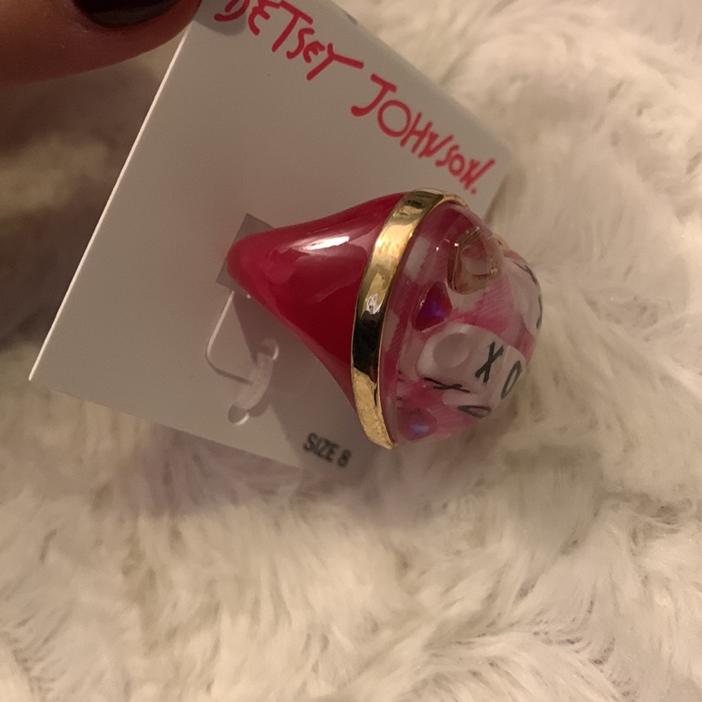 NWT $45 Betsey Johnson XOX Heart Ring - Size 8 - Picture 6 of 7